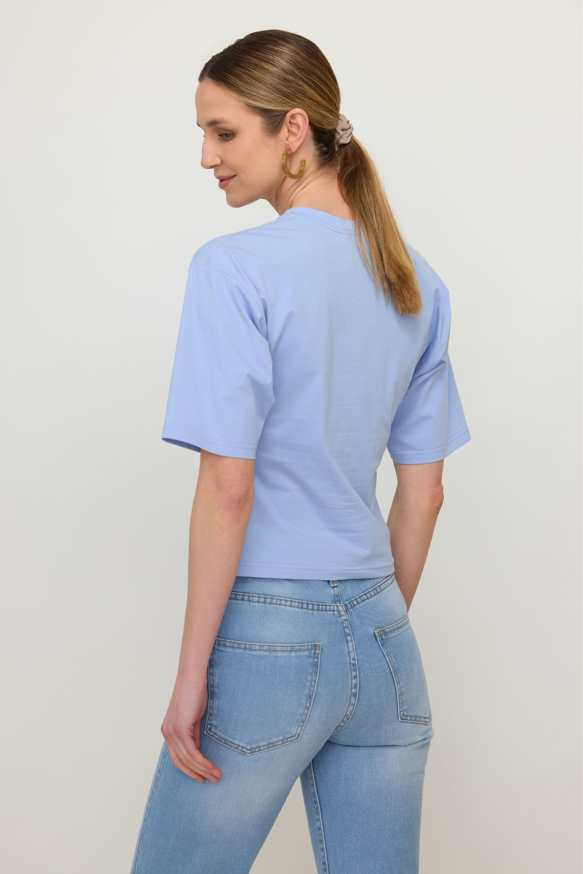 White fitted T-shirt