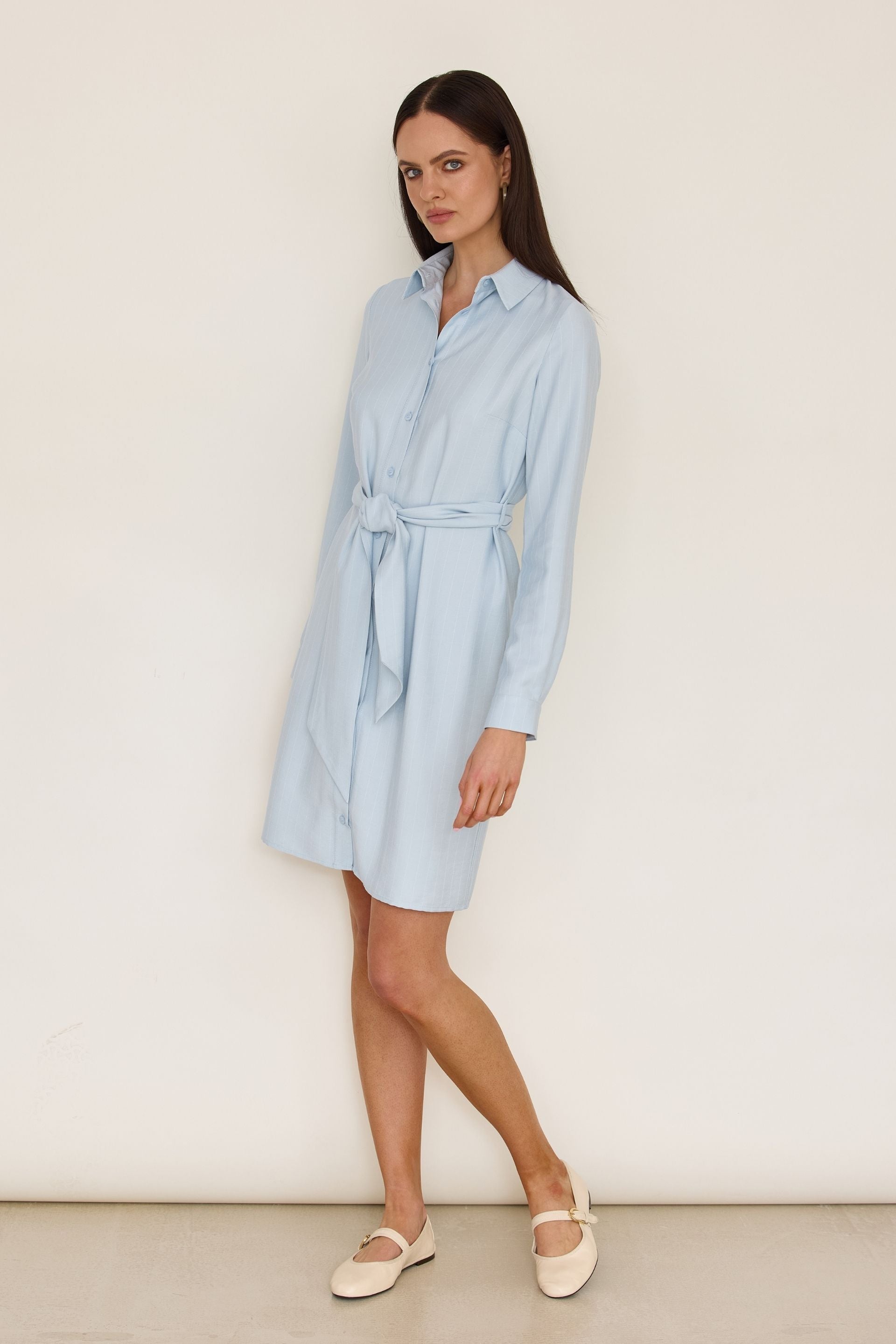 Sukienka koszulowa z wiązaniem baby blue