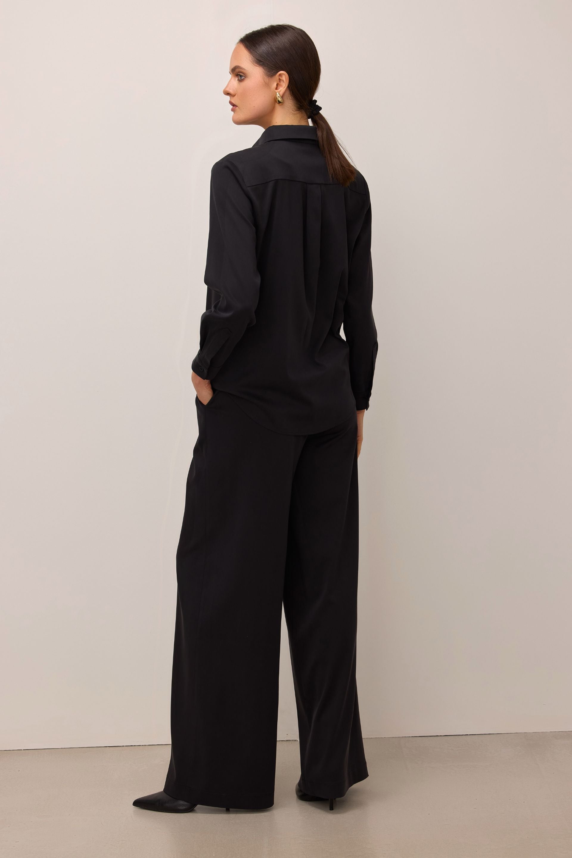 Wide leg trousers with elastic waistband, dusty black