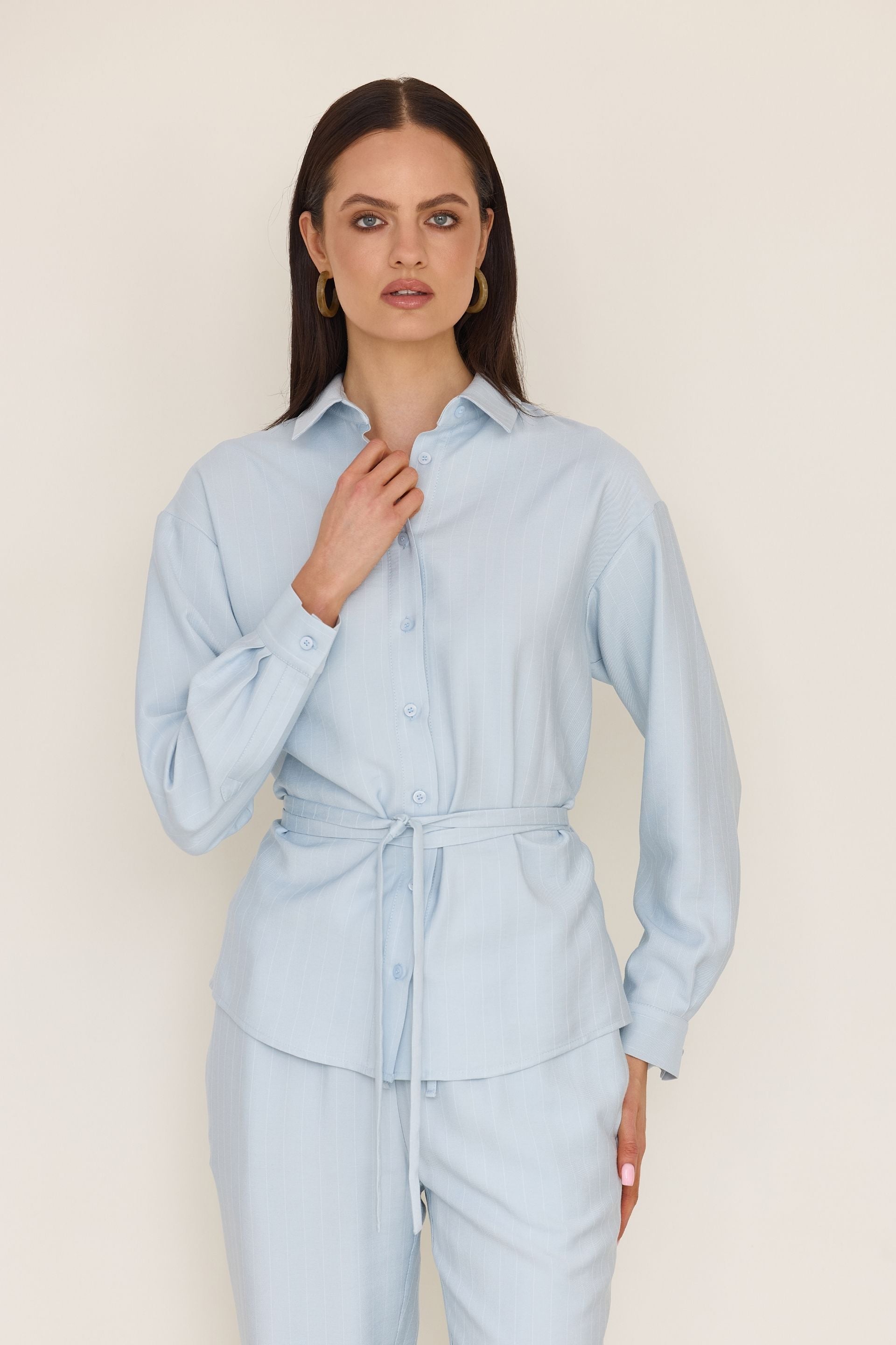 Koszula z wiązaniem w delikatne paski baby blue