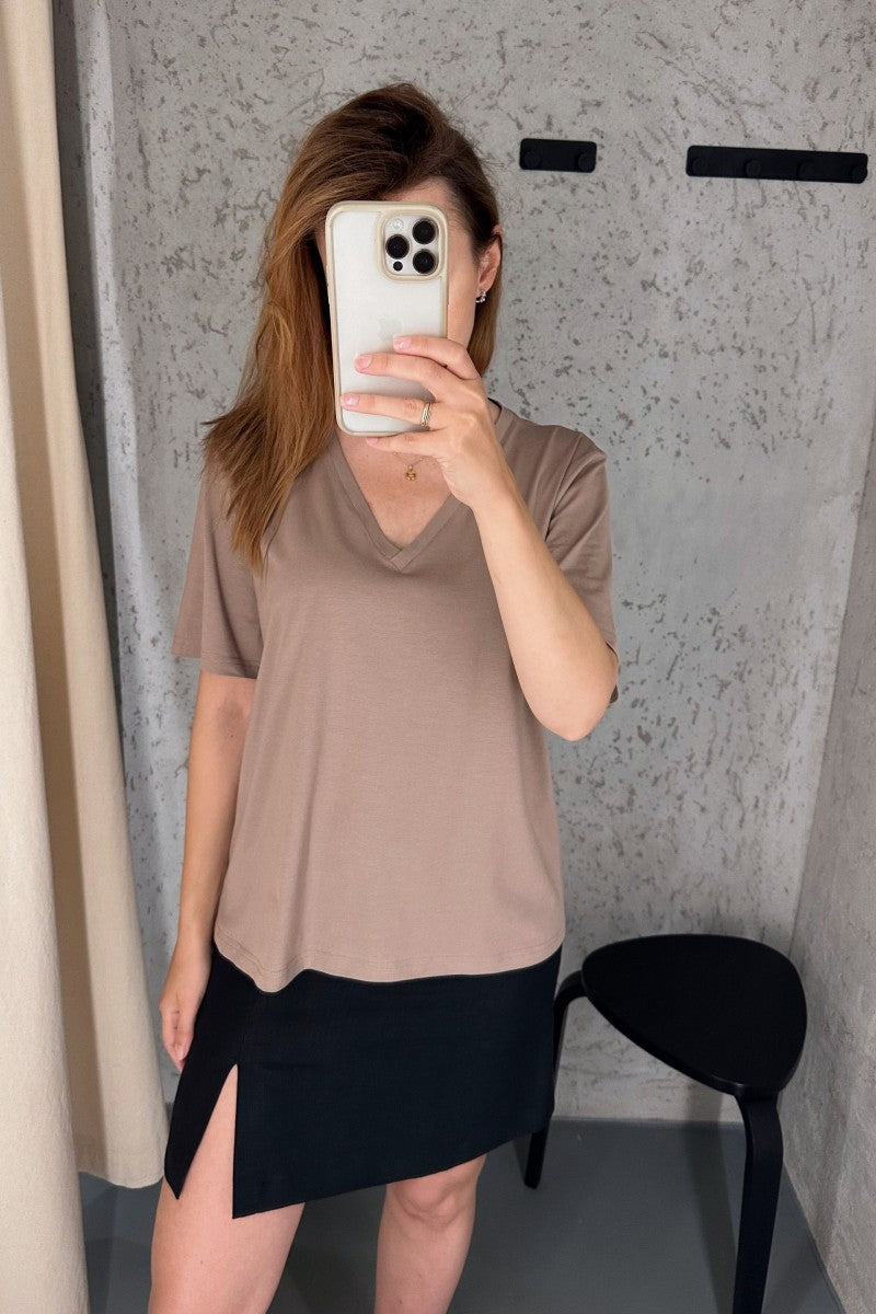 T-shirt o kroju pudełkowym z dekoltem typu v capuccino