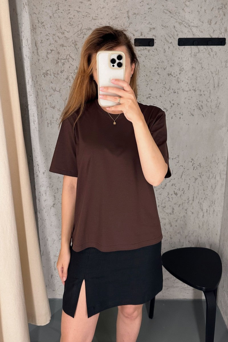 T-shirt basic o pudełkowym kroju czekoladowy