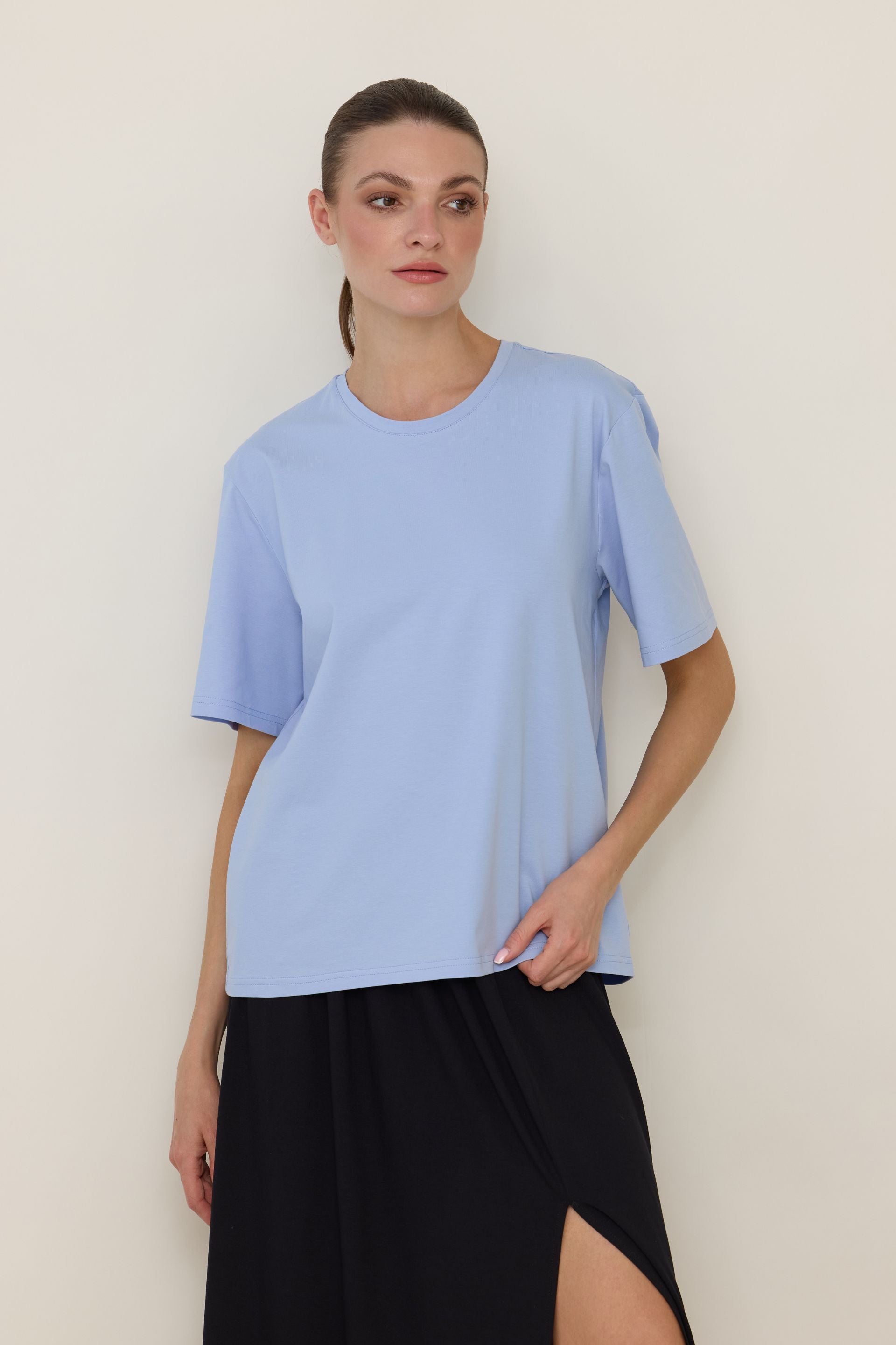 T-shirt basic o pudełkowym kroju baby blue