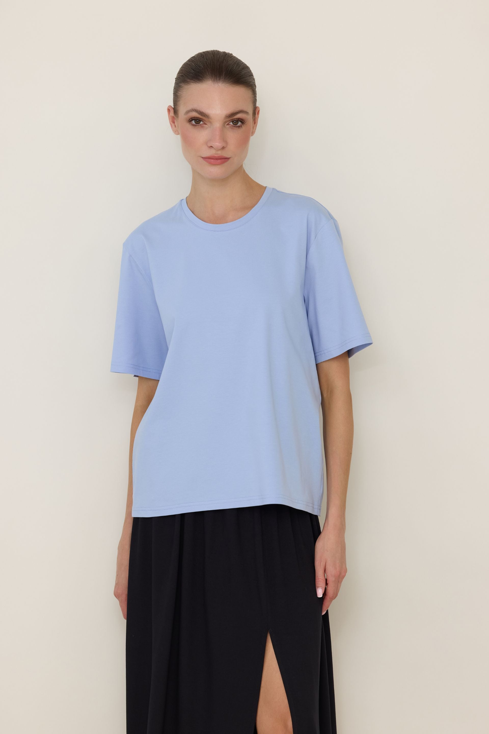 T-shirt basic o pudełkowym kroju baby blue