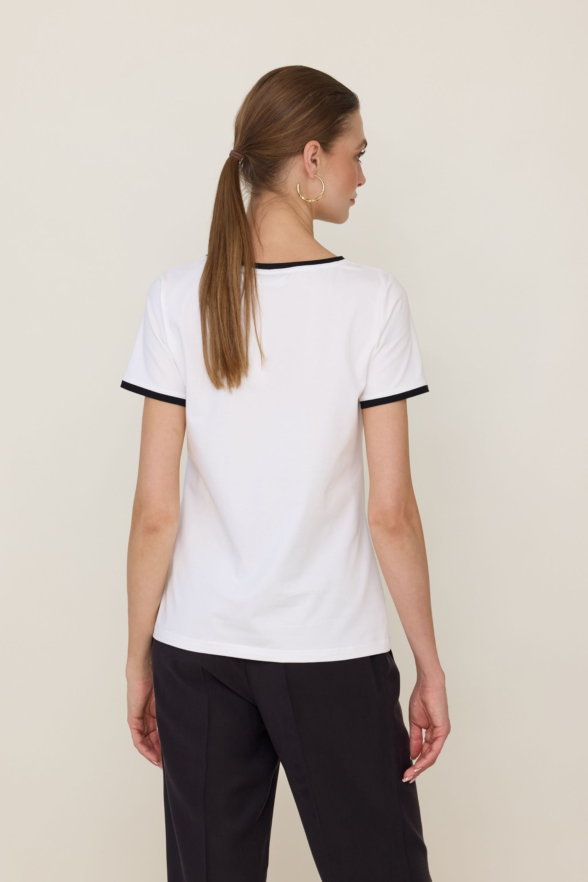 T-shirt z lamówką biały