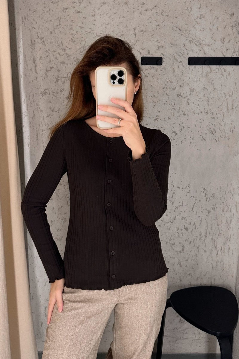 Basic button-down blouse with a wider stripe in dark chocolate