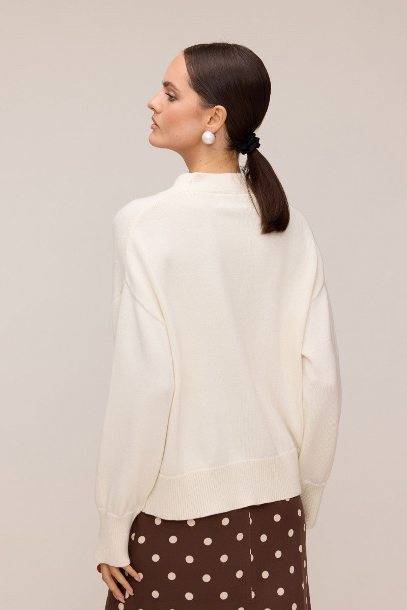 Creamy white cardigan with pockets