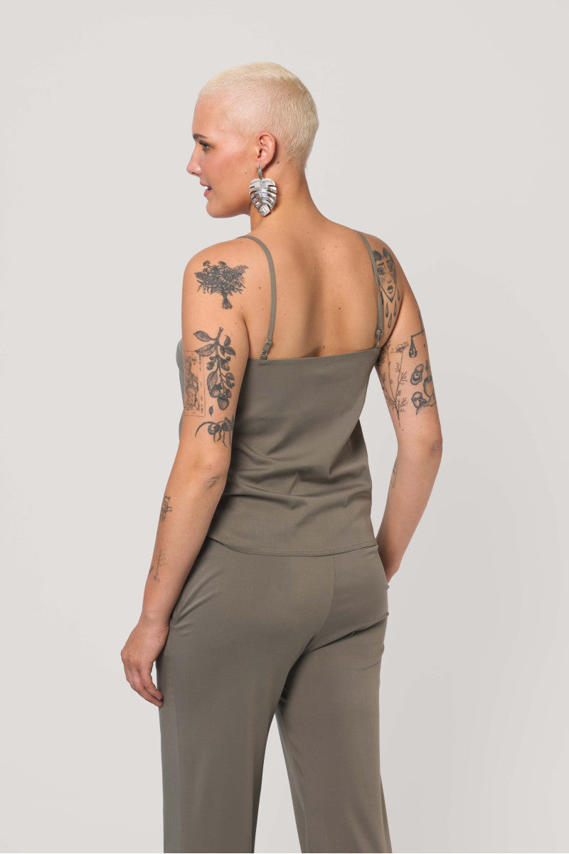 Top na ramiączkach z wiskozy oliwkowy
